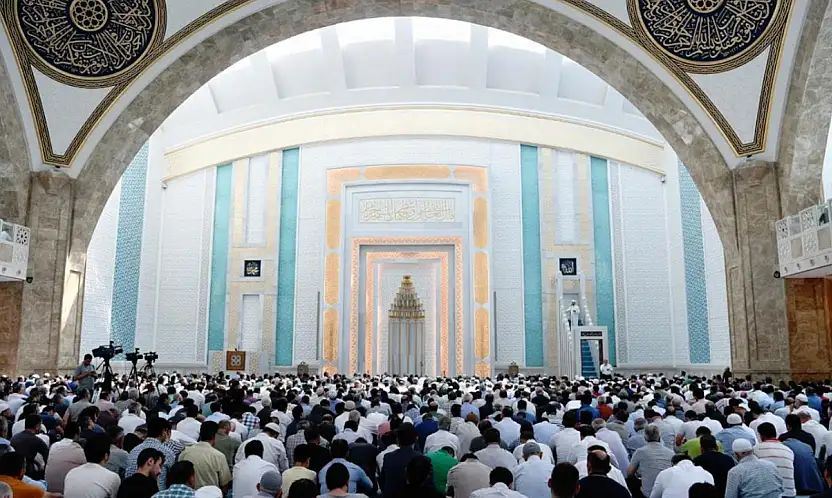 Bu Haftaki Cuma Hutbesi: Ailede Huzurun Kaynağı Merhamet ve Muhabbet