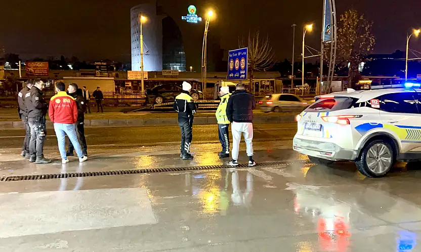 Buhara Bulvarı'nda İki Otomobil Çarpıştı: 2 Yaralı