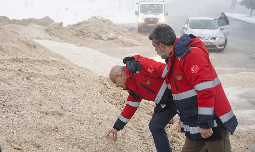 Büyükşehir Belediyesi Ekipleri  Karla Mücadelede 7/24 Sahada