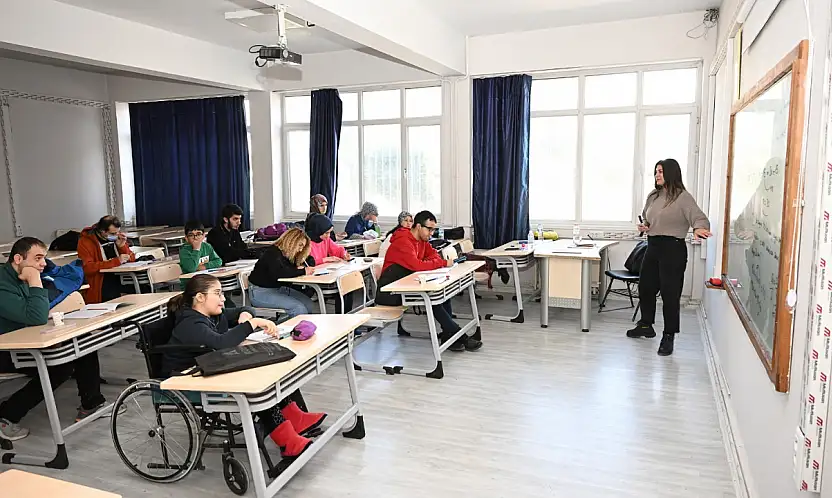 Büyükşehir Belediyesi Engelleri Aşan  Kariyer Yolculuğuna Rehber Oluyor