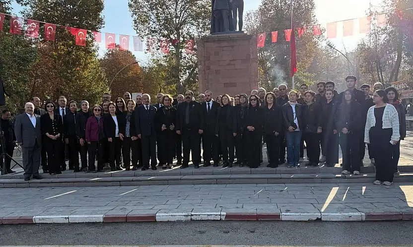 CHP İlçe Örgütleri Okul Önlerinde Ata'yı Anma Programı Düzenledi