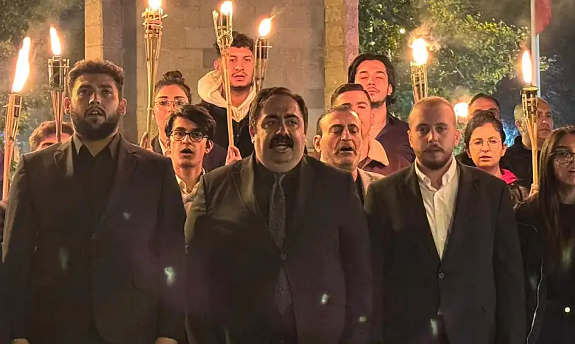 CHP Malatya Gençlik Kolları'ndan Ataya Saygı Nöbeti