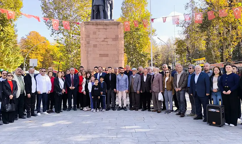 CHP ve Eğitim-İş'ten Cumhuriyet Bayramı'nda ortak tören