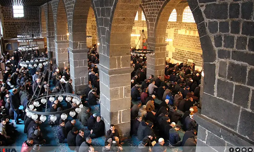 Cuma Hutbesinde İman Vurgusu: 'Kâinattaki Düzen Allah'ın Varlığına İşaret Ediyor'