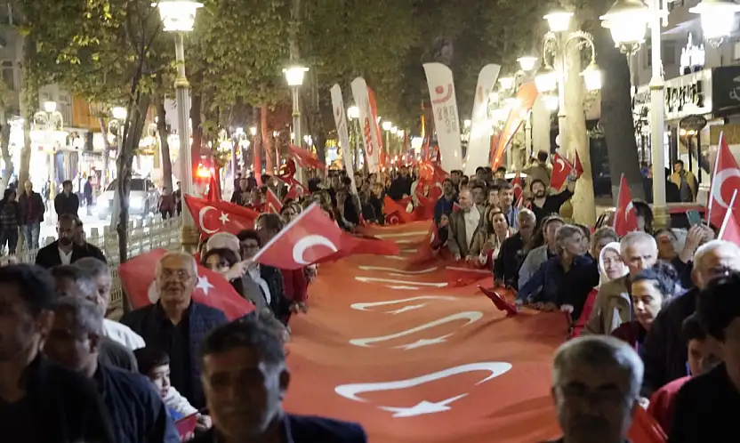 Cumhuriyet Yürüyüşünde Marş Krizi: '102 Yıllık Destanı Susturamazsınız'