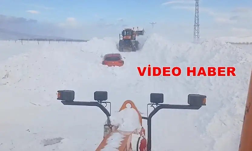 Darende'de Kar Altında Kalan Araçlar Gün Yüzüne Çıkarıldı