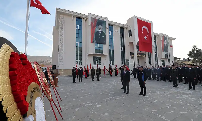 Darende'de Mustafa Kemal Atatürk İçin Saygı Duruşu ve Tören