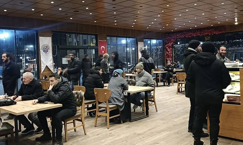 Darende-Gürün Yolunda Mahsur Kalanlara Sıcak Destek