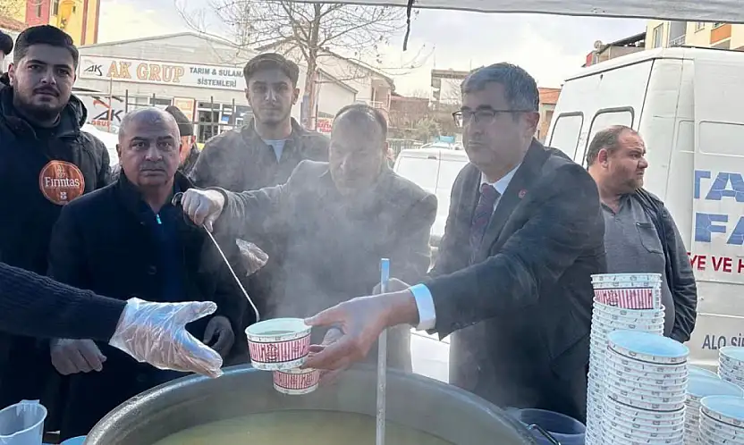 Deprem Şehitleri Dualarla Anıldı, Cami Çıkışı Çorba İkramı Yapıldı