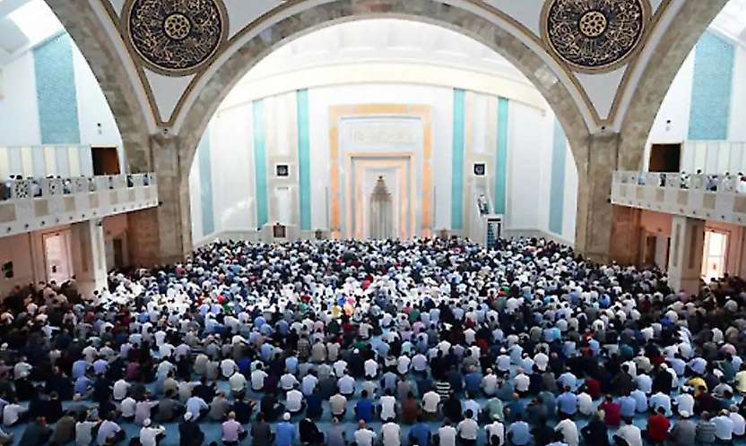 Diyanet'in Cuma Hutbesi İnsan Temasıyla Yayımlandı