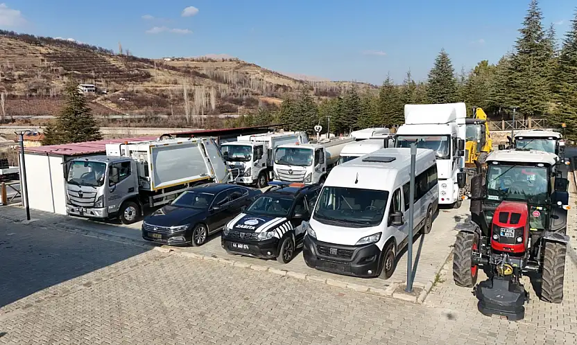 Doğanşehir Belediyesi Araç Filosunu 14 Yeni Hizmet Aracıyla Güçlendirdi