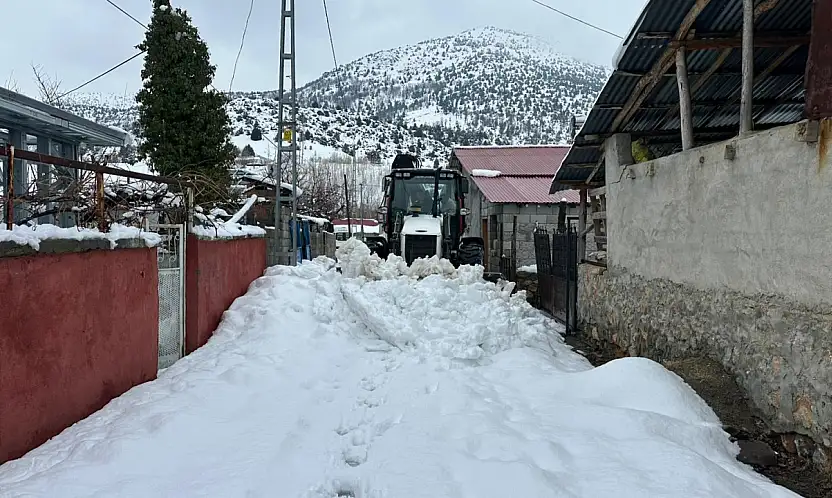 Doğanşehir'de Kar Seferberliği: Belediye Ekipleri 7/24 Sahada