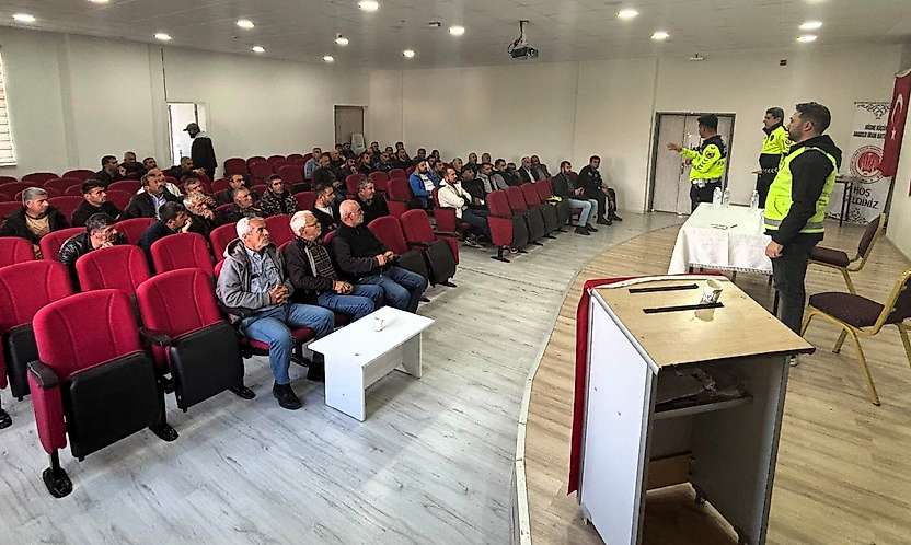 Doğanşehir'de Okul Servis Şoförlerine Trafik Güvenliği Eğitimi