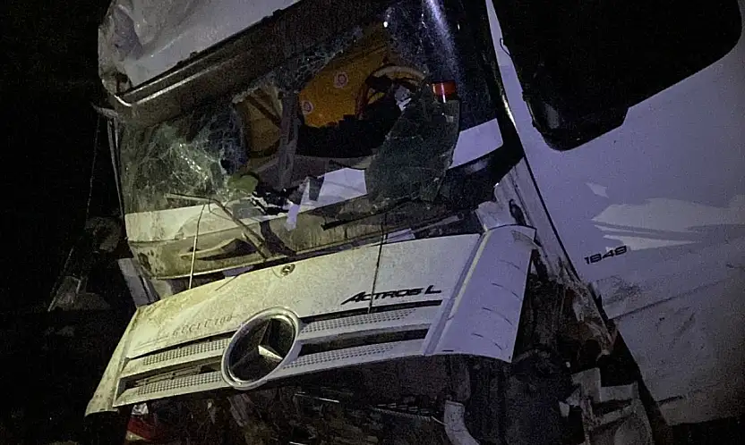 Doğanşehir'de Ölümcül Kaza: Devrilen Tırın Sürücüsü Kurtarılamadı