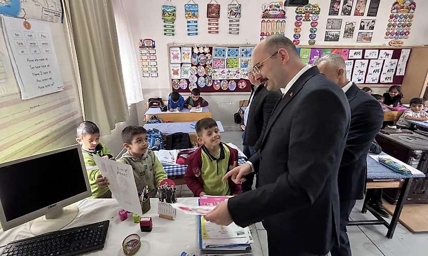 Doğanşehir Kaymakamı Sungur'dan Savaklı İlkokulu'na Ziyaret