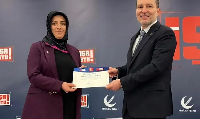 Dr.Fatih Erbakan, Başarılı Malatya İl Kadın Kolları Başkanı Koşar'ı Ödüllendirdi