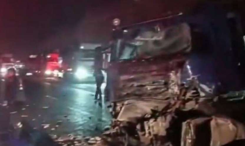 Elazığ-Malatya Yolunda Feci Kaza! 3 Tır Çarpıştı, 1 Ölü