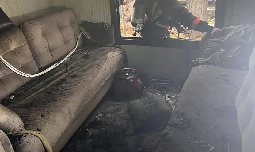 Gazi Mahallesinde Konteyner Yangını Korkuttu