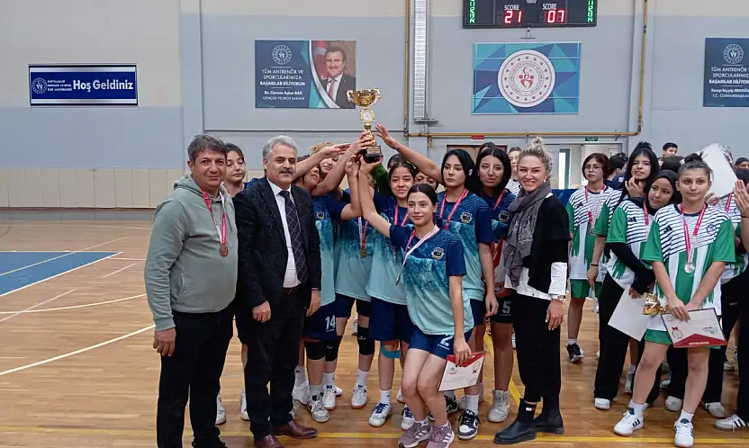 Hentbolda Malatya'nın Şampiyonları Belli Oldu! Spor Lisesi Çifte Zaferle Bölgeye Gidiyor