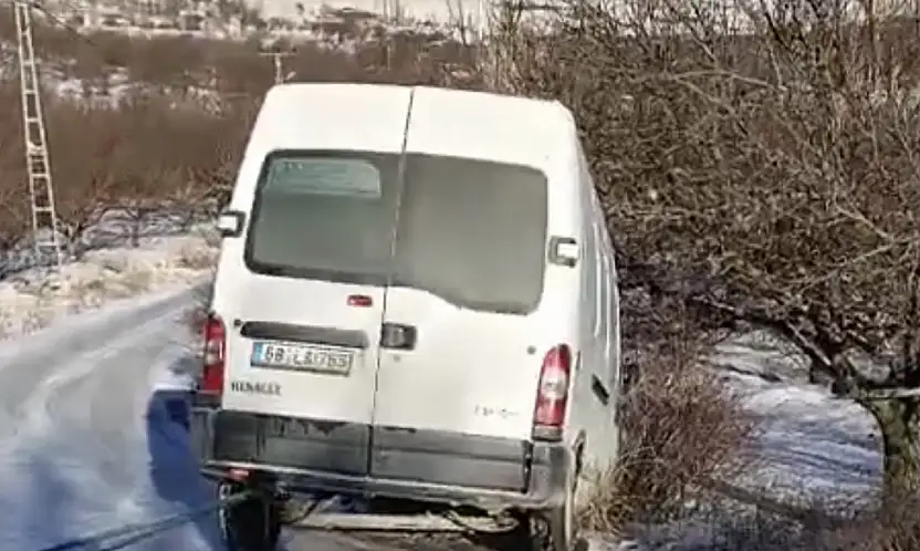 Her Kış Aynı Tehlike: Kurşunlu'da Minibüs Facianın Eşiğinden Döndü