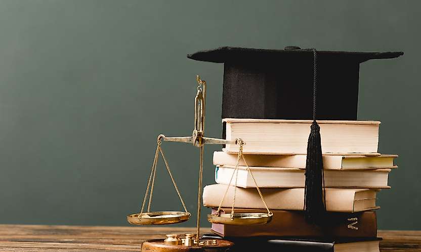 Hukuk Fakültelerinde Test Sınavı Tartışması: Akademisyenlerden Açık Uçlu Sınav Vurgusu