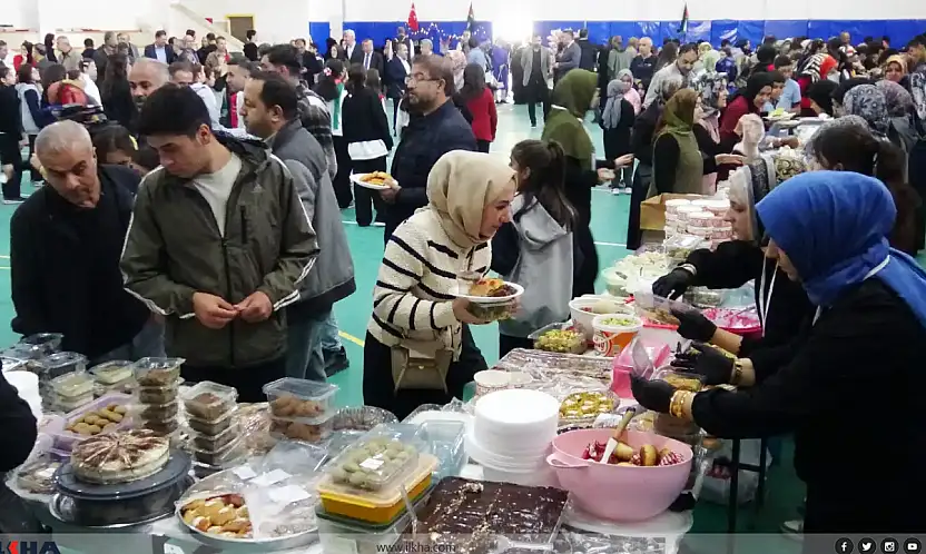 İmam hatip lisesinin Gazze için açtığı hayır çarşısına yoğun ilgii