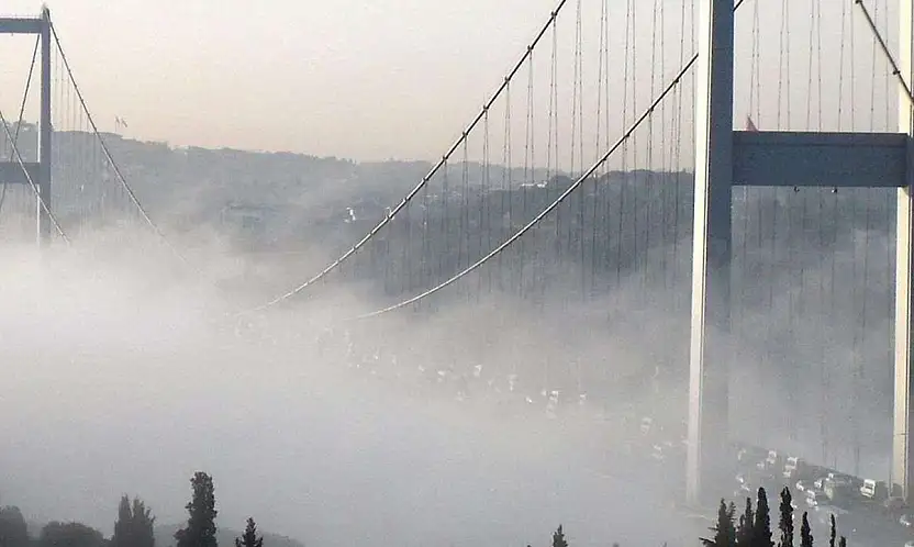 İstanbul Boğazı'nda gemi trafiği askıya alındı