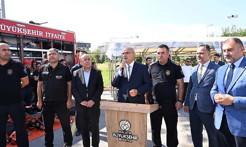 'İtfaiyemizi Hem Binalarımızla Hem De Araç Filomuzla Güçlendiriyoruz'