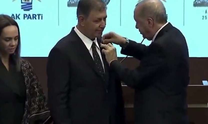 İzmir Büyükşehir Belediye Başkanı Cemil Tugay AK Parti'ye katıldı