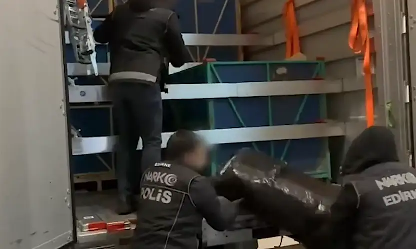 Kapıkule'de Dev Uyuşturucu Operasyonu: Tırda 240 Kilo Skunk Ele Geçirildi