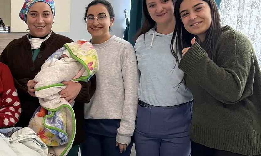 Kar Engel Tanımadı: Kurucaova'da Anne ve Bebek Hayata Tutundu