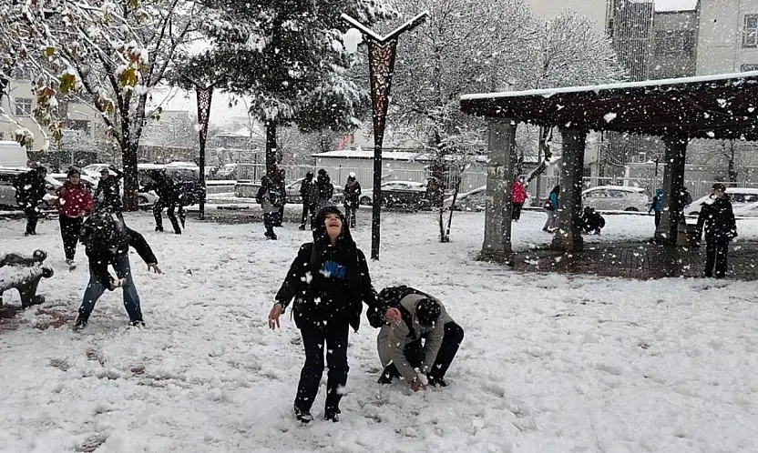 Kar ve Buzlanma Eğitimi Aksattı: 20 İlde Okullara Ara