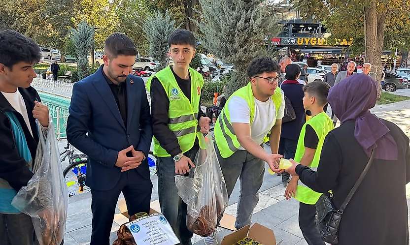 Kernek Meydanı'nda Ülkücü Şehitler Tahir Özyazgan ve Ahmet Pektaş Anıldı