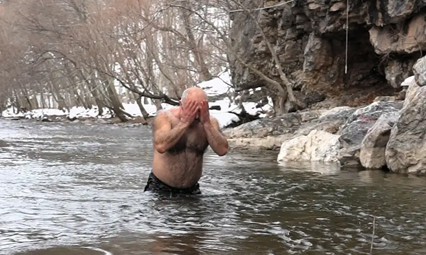 Kışın Sessizliğinde Şort, Su ve Türküler