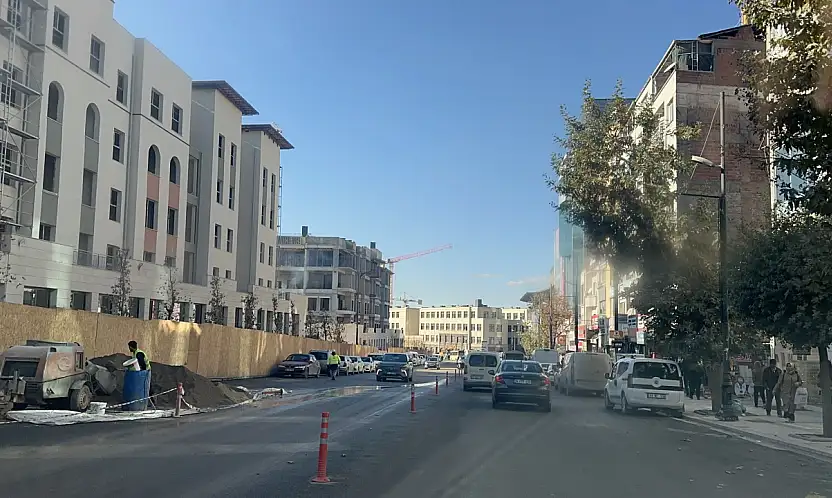 Kışla Caddesi'nde Trafik Nefes Aldı: Çift Şerit Tekrar Hizmette