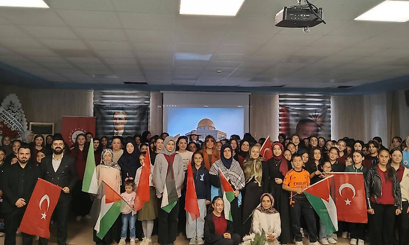 Kuluncak'ta kız öğrencilere 'Mescid-i Aksa ve Umut' tiyatrosu