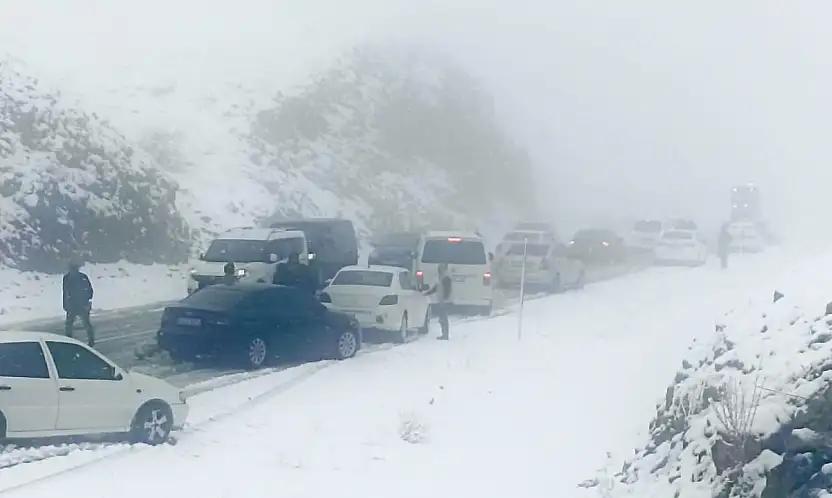 Malatya– Çelikhan Yolunda Yoğun Kar ve Tipi Ulaşımı Aksattı