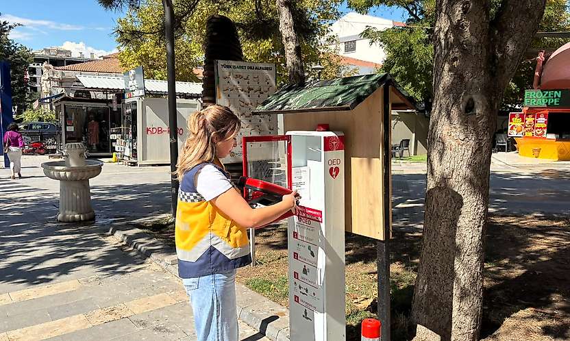 Malatya'da Ani Kalp Durmalarına Karşı 3 Noktaya Otomatik Şok Cihazı Yerleştirildi