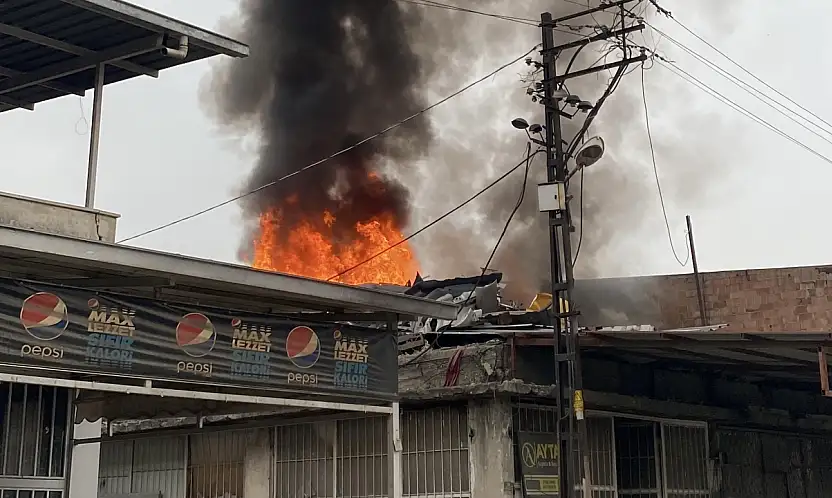 Malatya'da Atık Maddeler Tutuştu: Yangın Bir Saatte Kontrol Altına Alındı