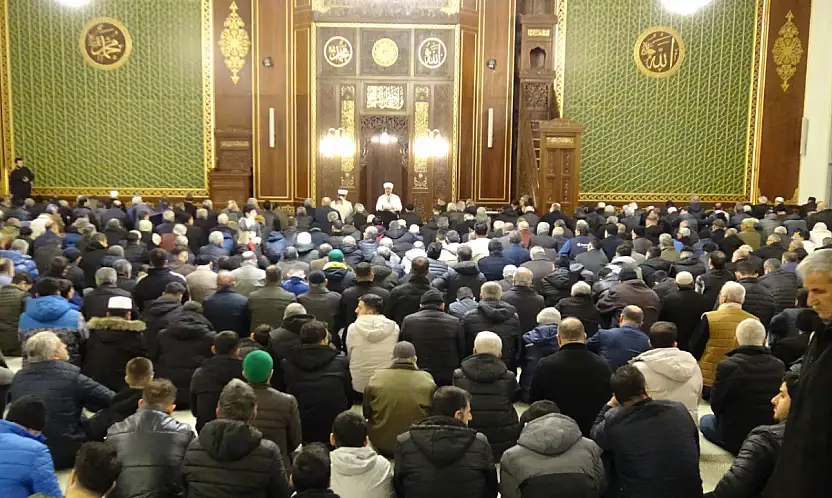 Malatya'da Beraat Kandili Dualarla İhya Edildi