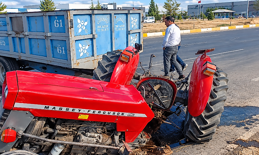 Malatya'da Beton Mikseri ile Traktör Çarpıştı: 2 Yaralı