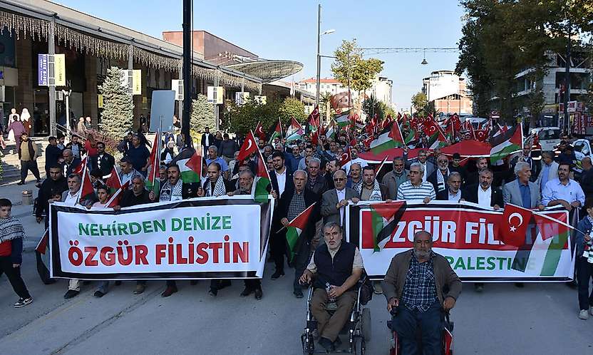 Malatya'da Büyük Filistin Yürüyüşü: Binlerce Kişi Özgür Filistin İçin Yürüdü