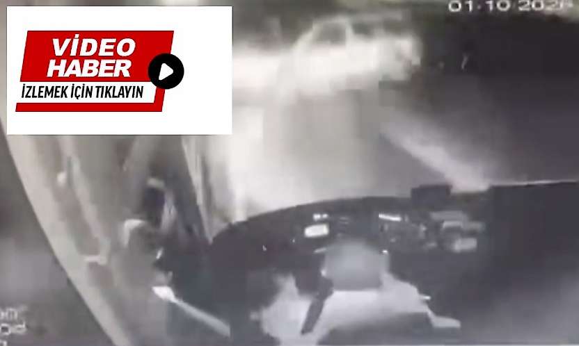 Malatya'da çifte mezar: Servis otobüsü ile hafif ticari araç çarpıştı, kaza anı kamerada