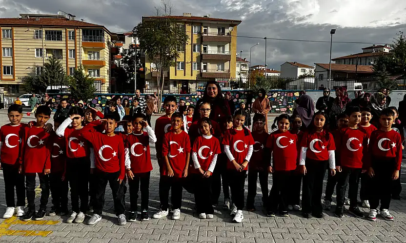 Malatya'da Cumhuriyet Coşkusu: Tevfik Memnune Gültekin İlkokulu'ndan Unutulmaz Gösteri