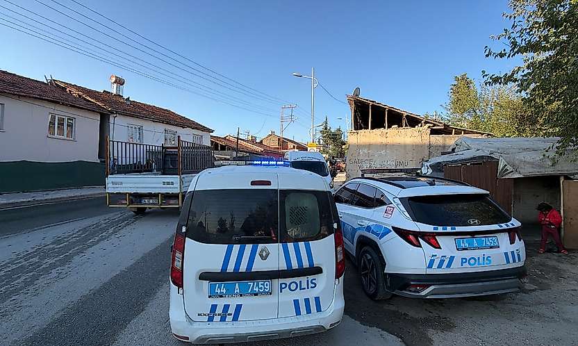 Malatya'da Dehşet! 3 Çocuk Annesini Yatağında Bıçakladı