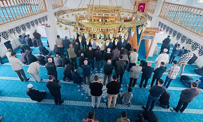 Malatya'da Depremde Yıkılan Çalıgülü Camii Yeniden İbadete Açıldı