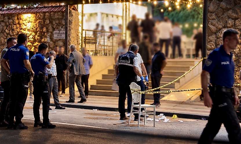 Malatya'da Düğün Salonu Önünde Bıçaklı Kavga: 3 Yaralı