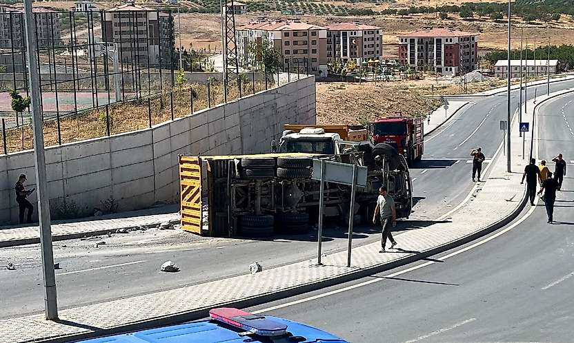 Malatya'da Feci Kaza! Freni Boşalan Kamyon Karşı Şeride Geçti