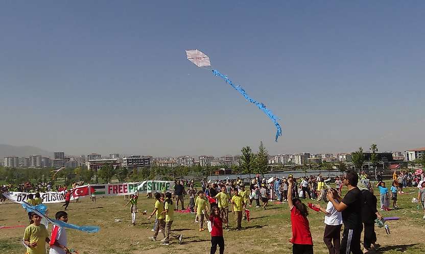 Malatya'da Gazzeli çocuklar için uçurtmalar gökyüzüne bırakıldı