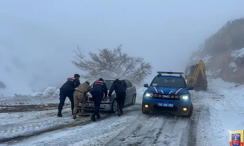 Malatya'da Kar Alarmı: Yollarda Mahsur Kalan 47 Vatandaş Kurtarıldı